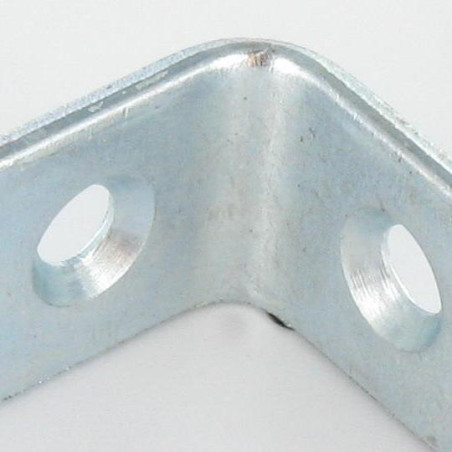 1 x Beslag 82,5X82,5X15 4 huller diameter 4,5 elforzinket stål